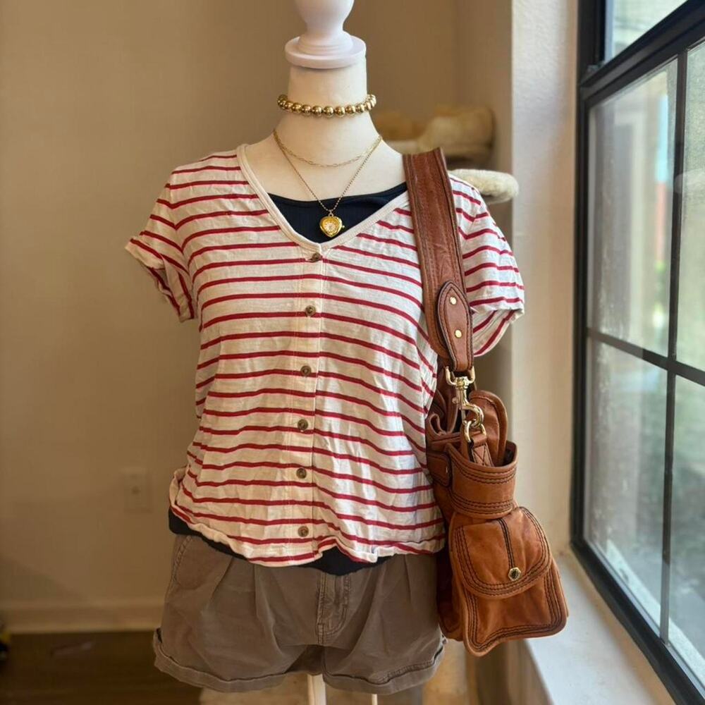 White and red striped button